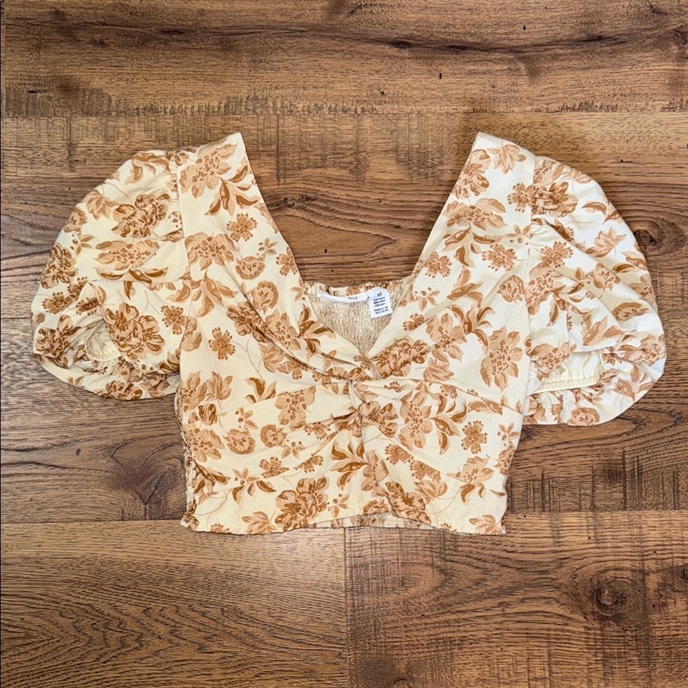 Puff-Sleeve Floral Crop Blouse in Cream and Brown‎